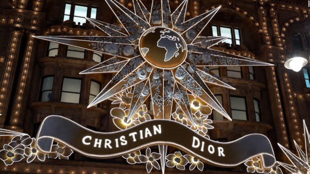 Navidad al estilo Dior con una espectacular decoración en Londres