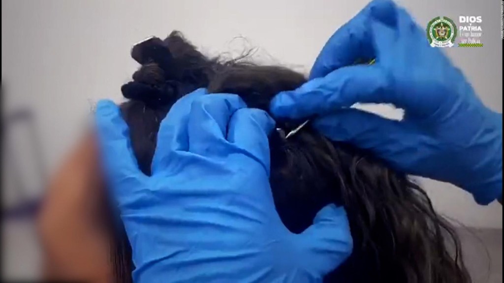 Detenidas dos mujeres por llevar cocaína en extensiones de cabello