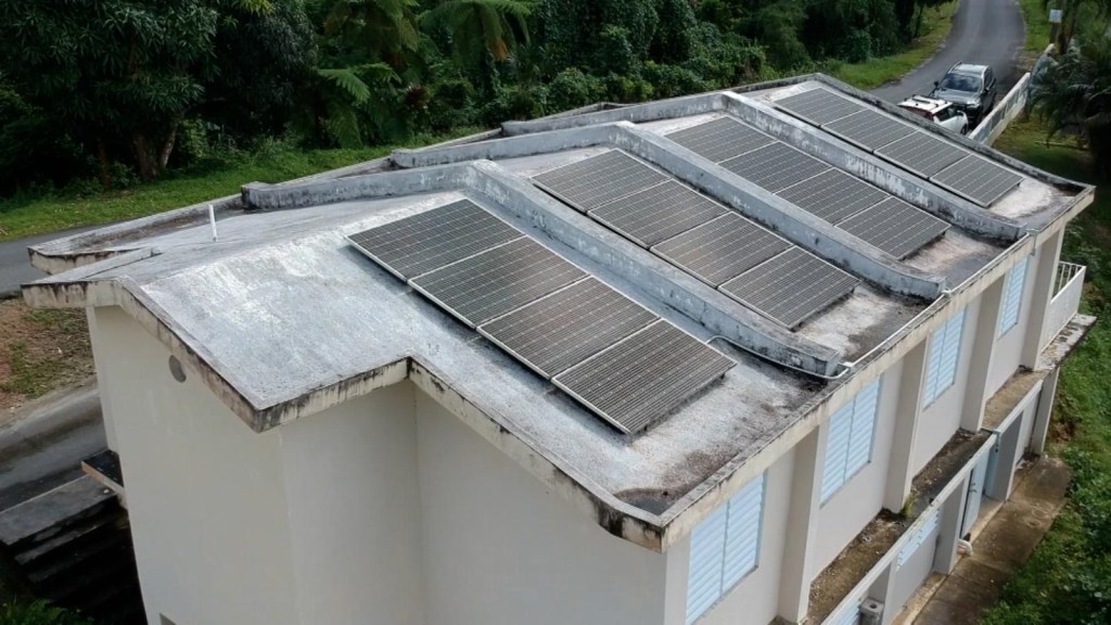 This is how solar energy helps a Puerto Rican community