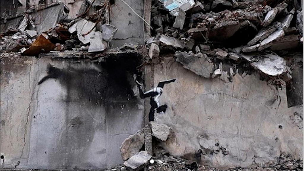 Las obras que pintó Banksy en la ciudad ucraniana bombardeada por Rusia