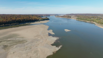 Bajo caudal del río Mississippi afecta el comercio fluvial