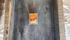 Un jóven creó un sarcófaogo para guardar un paquete de Cheetos durante 10.000 años