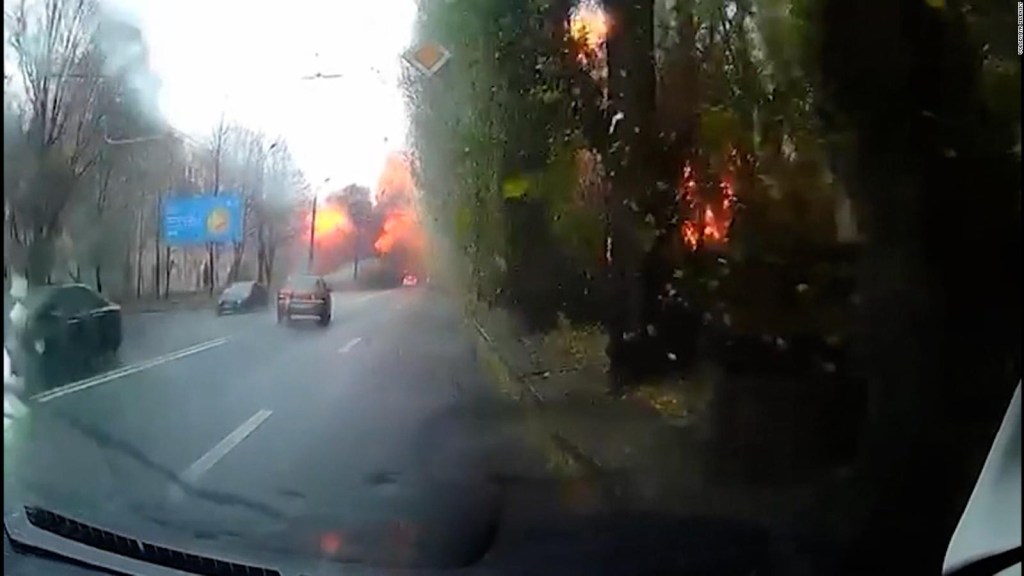 The moment when Russian attacks hit the city of Dnipro