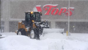 Nueva York sufre por fuerte tormenta e instan a tener cautela con remover la nieve