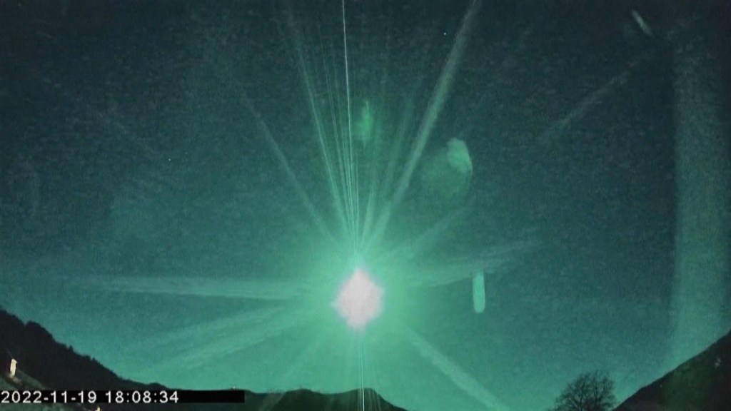 Mira cómo este meteorito ilumina los cielos de Noruega