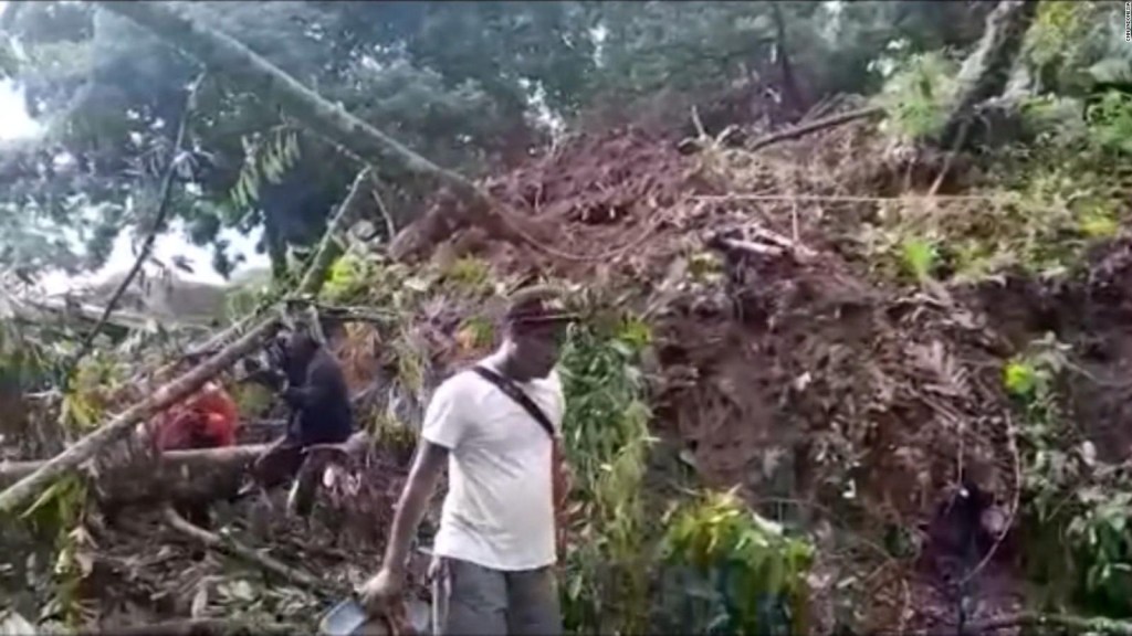 Impactante movimiento de tierra entre el terremoto en Indonesia
