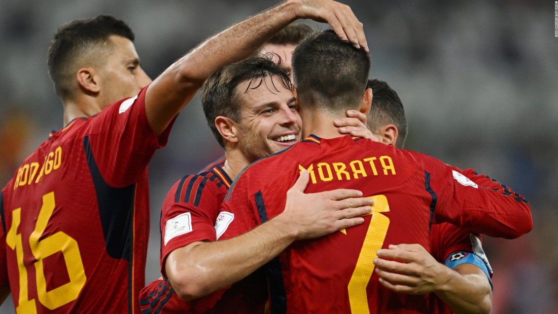 Aficionados de la selección de España reaccionan a victoria ante Costa Rica