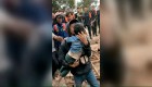 Así fue el rescate de un niño que sobrevivió el terremoto en Indonesia