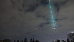 El momento exacto en el que un asteroide ilumina el cielo de Canadá