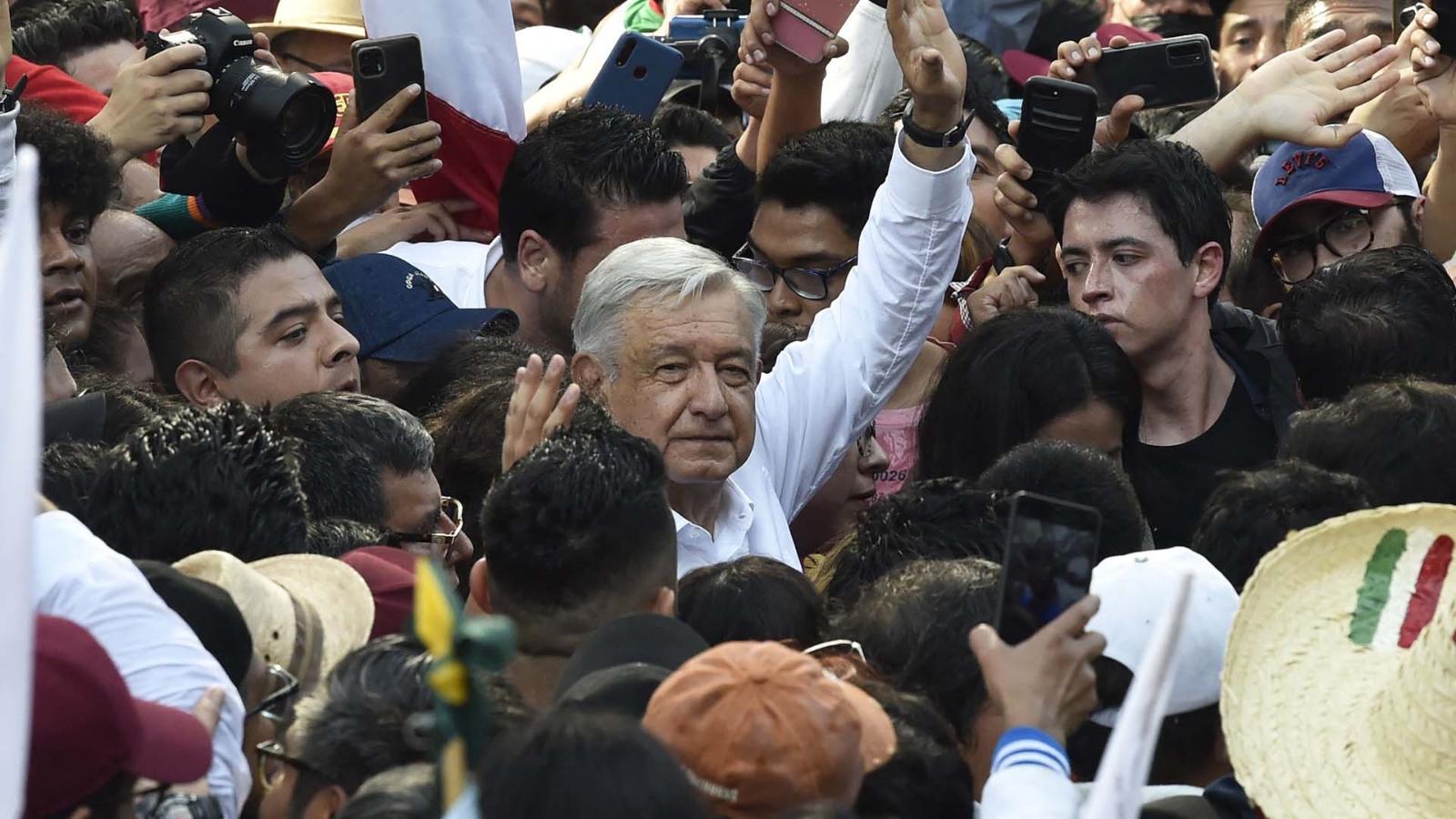 López Obrador marcha por cuatro años de gobierno | Video