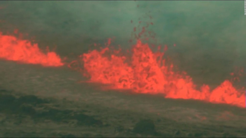 Air quality warning before the eruption of the Mauna Loa volcano