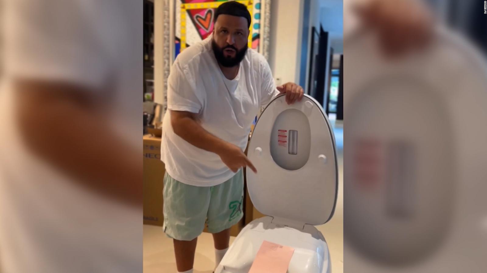 Objeción vóleibol Júnior Drake regala 4 inodoros de lujo a DJ Khaled