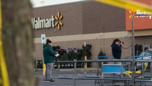 Las víctimas permanecen hospitalizadas en estado crítico días después del tiroteo masivo en un Walmart de Virginia