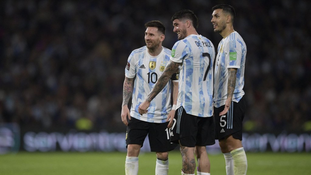 Los jugadores de Argentina, Lionel Messi, Rodrigo De Paul y Leandro Paredes durante las eliminatorias sudamericanas para Qatar 2022. JUAN MABROMATA/AFP via Getty Images