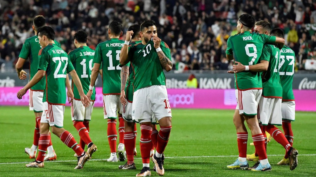 El jugador de México, Alexis Vega, celebrando un gol en el amistoso ante Suecia antes del Mundial de Qatar 2022. PAU BARRENA/AFP via Getty Images