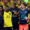 El jugador de Ecuador, Moises Caicedo y el portero Jorge Pinos celebrando la clasificación al Mundial de Qatar 2022. Jose Jacome - Pool/Getty Images