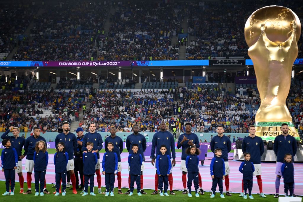 La selección de Francia previo al inicio de su primer partido en Qatar 2022 contra Australia. (Foto: FRANCK FIFE/AFP vía Getty Images)