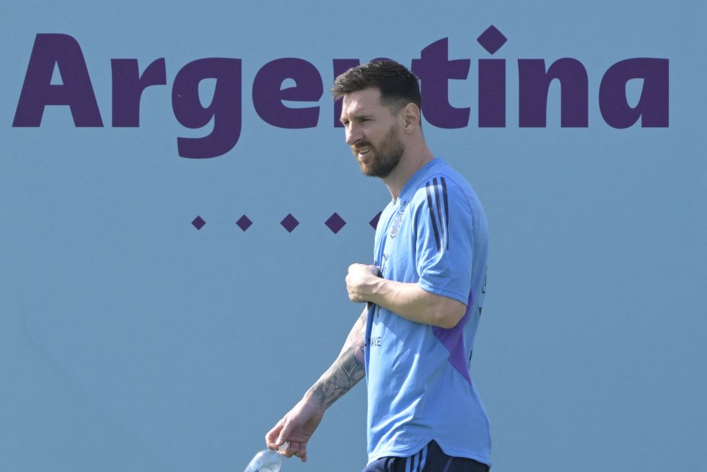 Lionel Messi en entrenamiento en Qatar, el 27 de noviembre de 2022. (Foto: JUAN MABROMATA/AFP vía Getty Images)