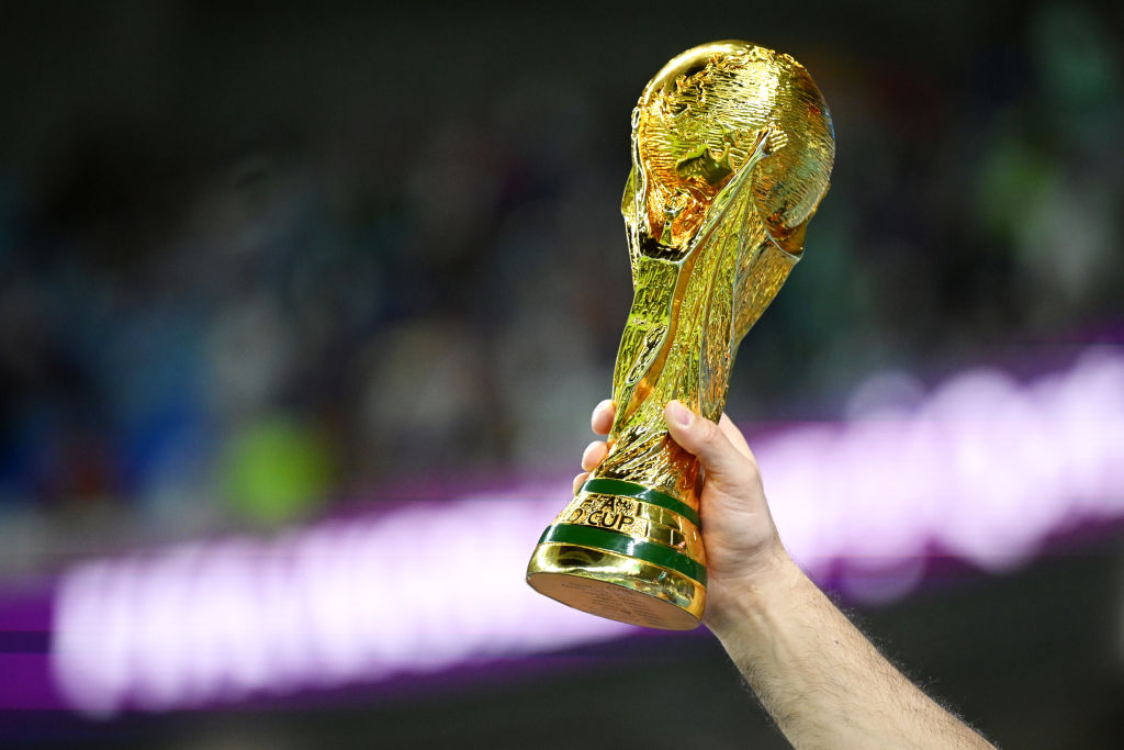 Réplica de la copa del mundial. (Foto: Clive Mason/Getty Images)