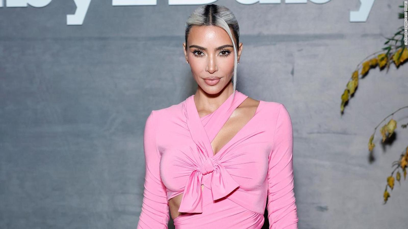identificación Metro Inolvidable Kim Kardashian dice que está reevaluando su relación con Balenciaga después  de la polémica por una sesión de fotos de temática bondage