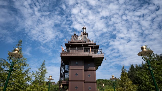 El castillo del Parque Ghibli en la torre del ascensor del cielo.