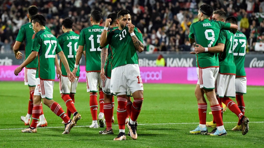 El delantero Alexis Vega celebra su gol en el último partido de México antes del Mundial de Qatar, encuentro que perdió contra Suecia el pasado 16 de noviembre en Girona. (Foto: PAU BARRENA/AFP vía Getty Images)