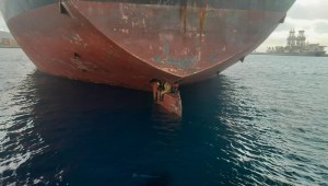 Los tres migrantes fueron hallados en la pala timón del barco petrolero y químico Althini II.
