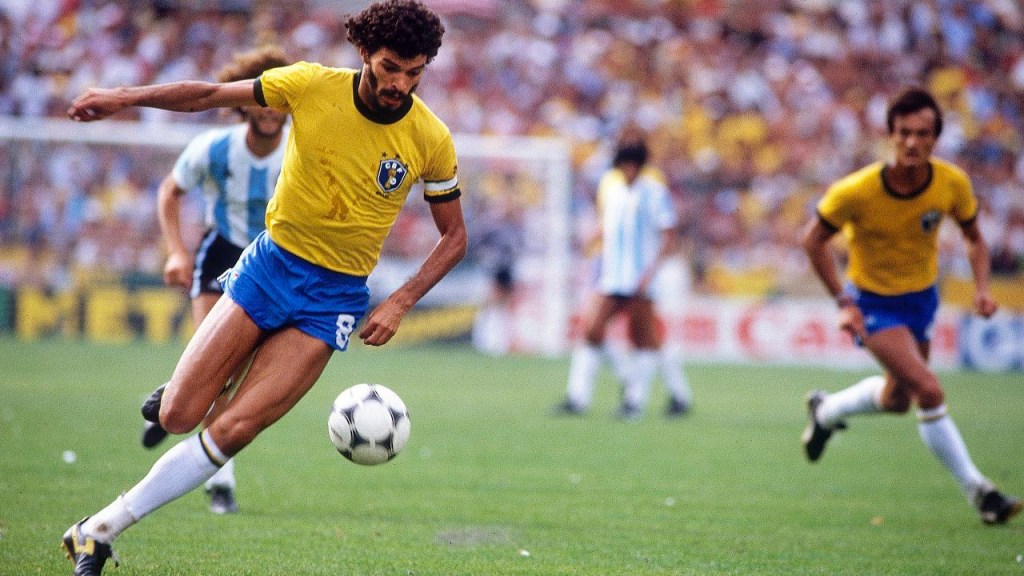 Sócrates en acción contra Argentina durante la Copa del Mundo de 1982. Crédito: Millán/Sports Illustrated/Getty Images