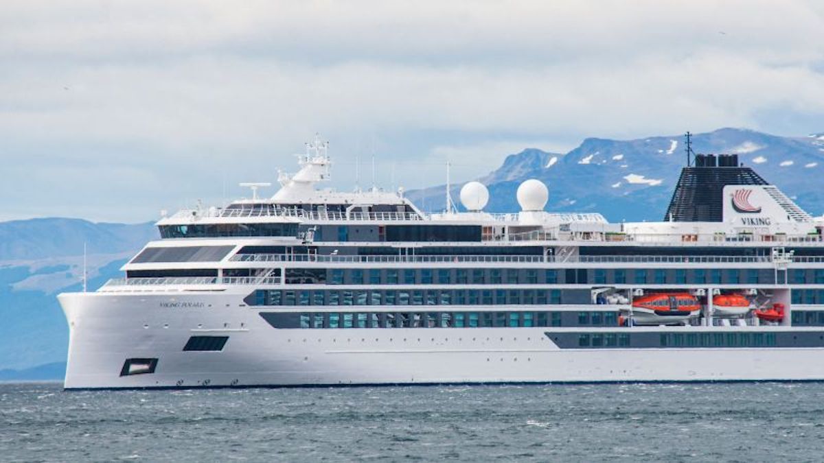 One Dead And Four Injured After Giant Wave Hits Antarctic Cruise Ship