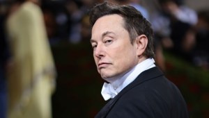 Elon Musk está a punto de perder su estatus como el más rico del mundo