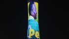 Se ilumina Qatar en honor al astro del fútbol Pelé