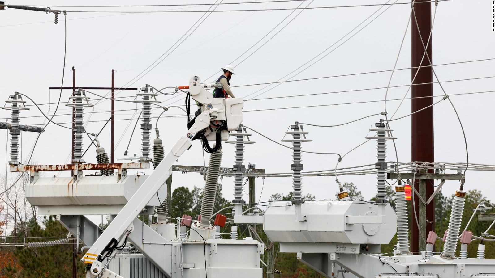 Badanie ataków, które spowodowały przerwy w dostawie prądu w Karolinie Północnej w weekend |  wideo