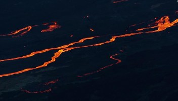 Observa la erupción del Mauna Loa desde el cielo
