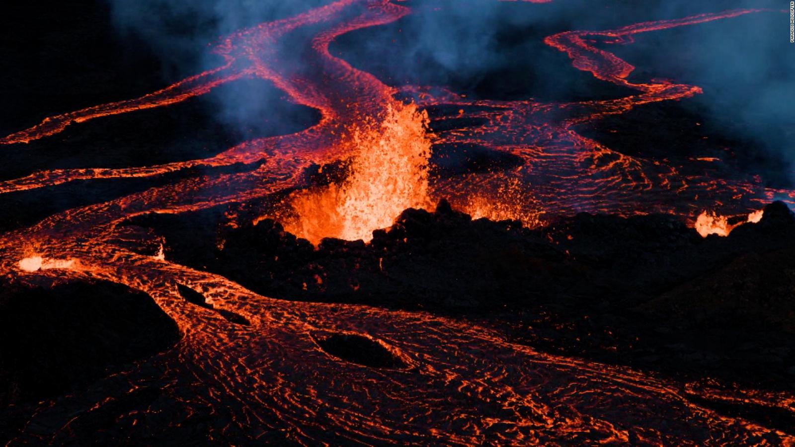 5 things: Lava from the Mauna Loa volcano approaches a major highway ...