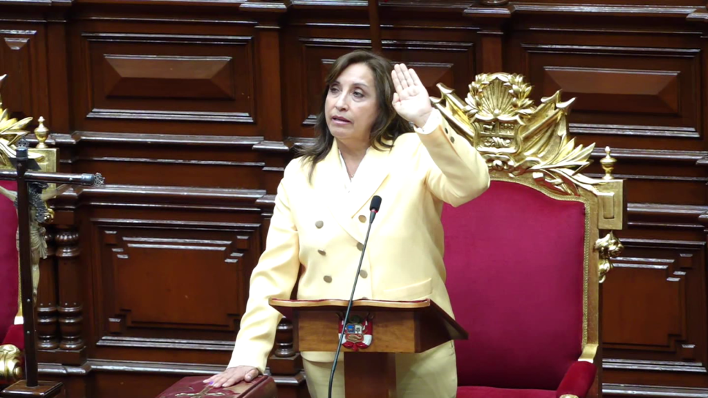This is how Dina Boluarte was sworn in as president of Peru