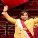 Momento en el que Dina Boluarte juramenta como presidenta de Perú