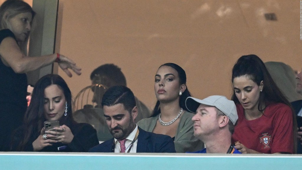 Cristiano Ronaldo's partner reacted like this to his substitution