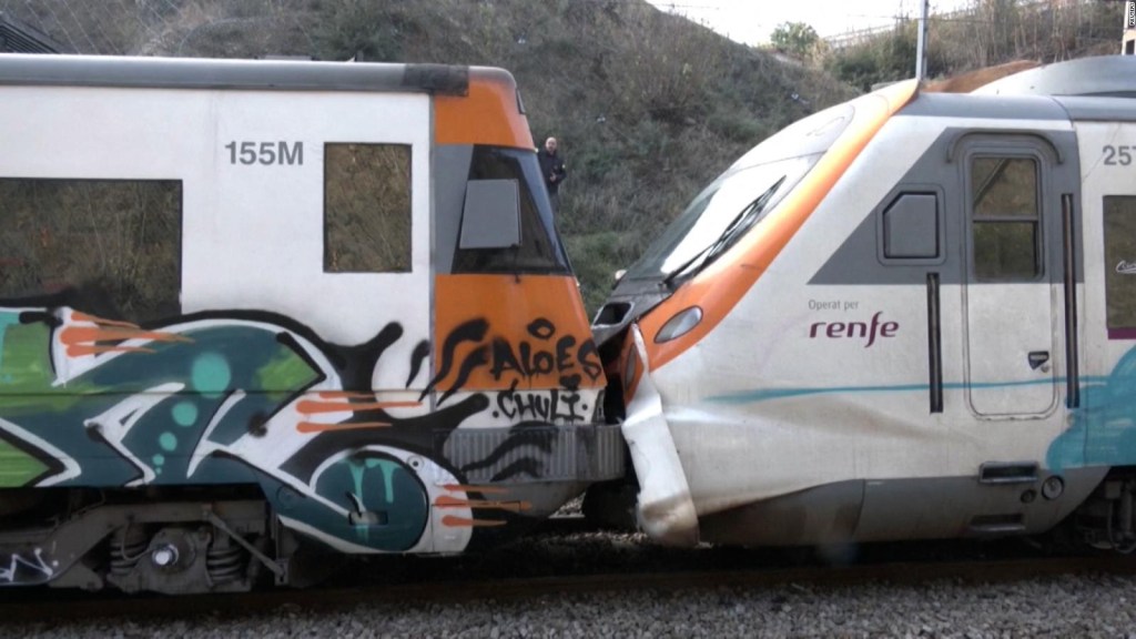 Zderzenie dwóch pociągów w Barcelonie: co najmniej 155 rannych