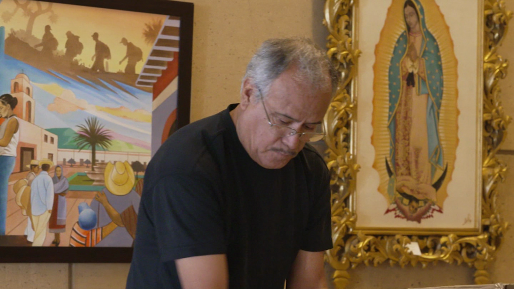 Artista honra a la Virgen de Guadalupe en Los Ángeles