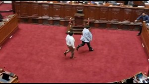 Congresista golpea a colega en el Parlamento de Perú