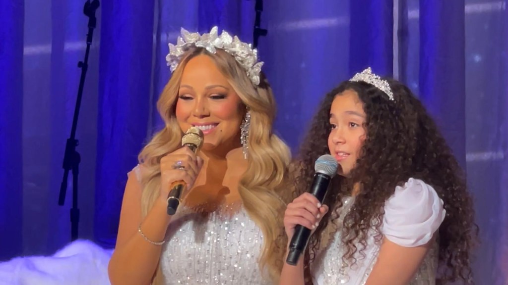 Mariah Carey shares the stage with her daughter in her first duet