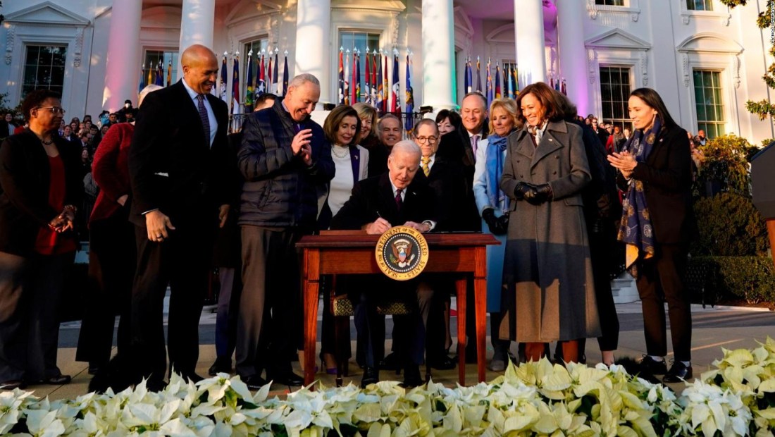 Biden: EE.UU. protege el amor con Ley de Respeto al Matrimonio