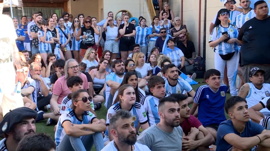 ¿Cómo se vive el partido Argentina vs Croacia en la casa de Maradona?