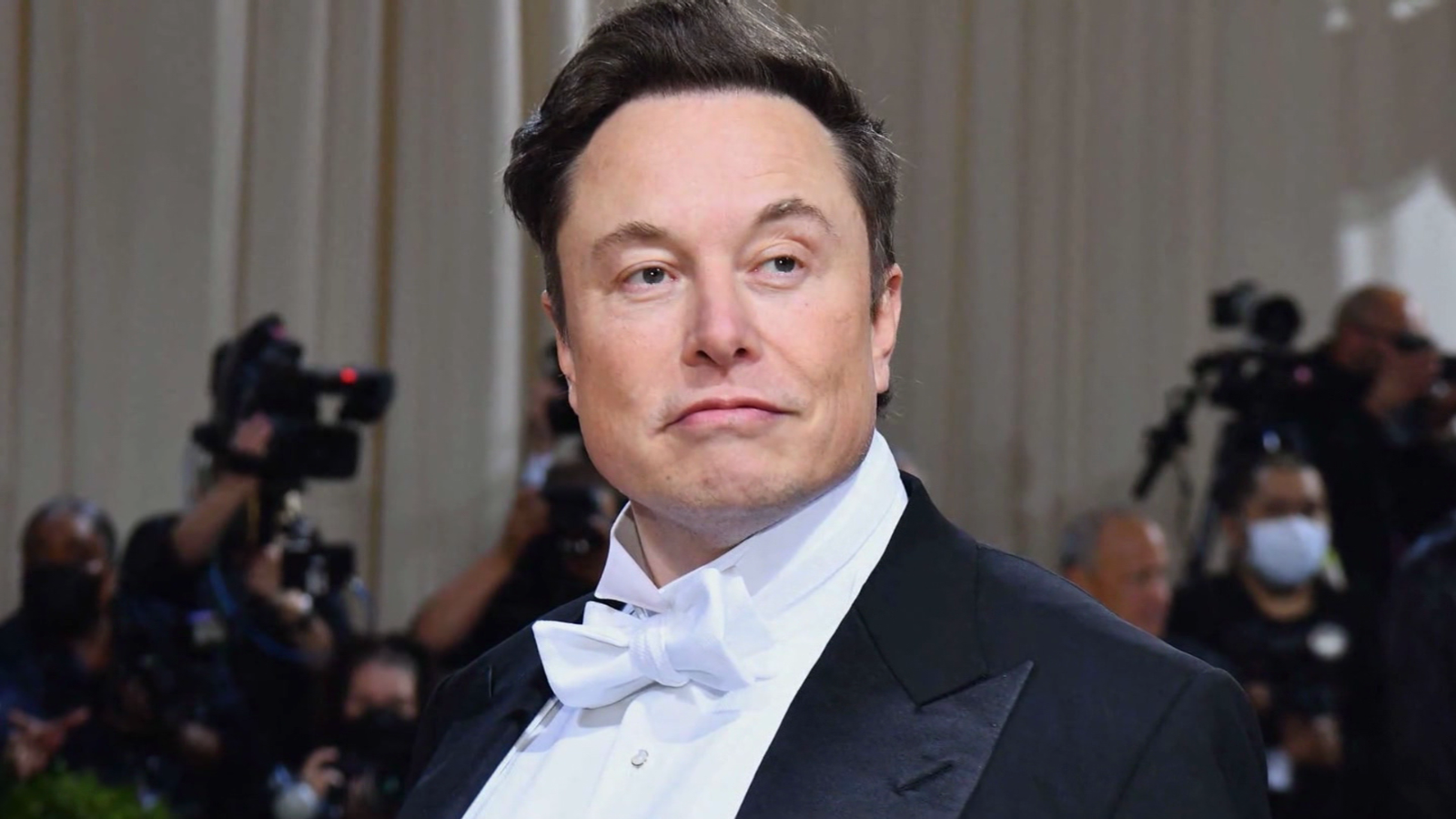Elon Musk harus mengundurkan diri sebagai CEO perusahaan