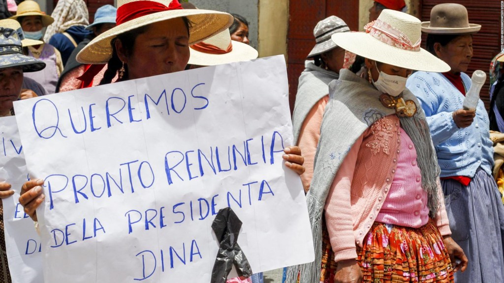 Algunos peruanos exigen la reposición de Pedro Castillo como presidente