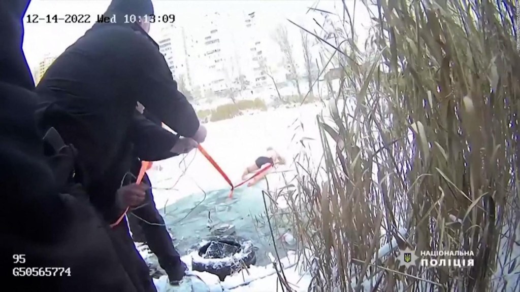 This is how a woman and her dog are rescued from a frozen lake