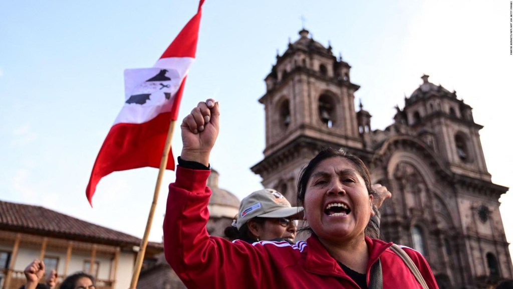 Qué hay que hacer en el Perú para que la crisis política no se convierta en económica