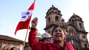 Lo que debe hacer Perú para que la crisis política no pase a económica