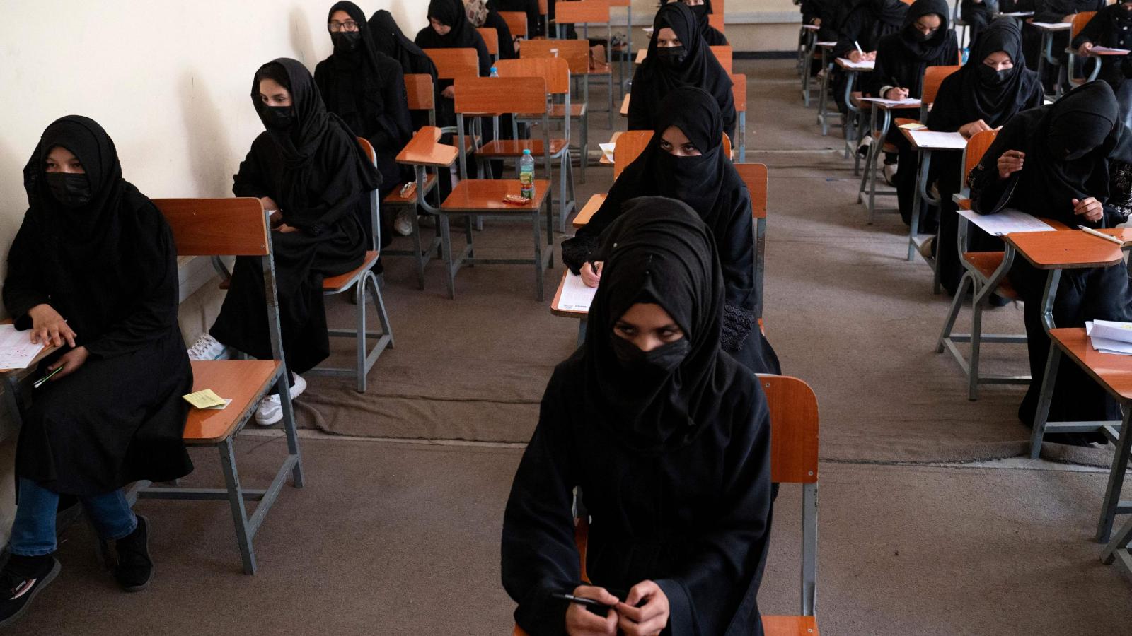 Afganistán: El prohibir el ingreso de mujeres a las universidades genera reacciones