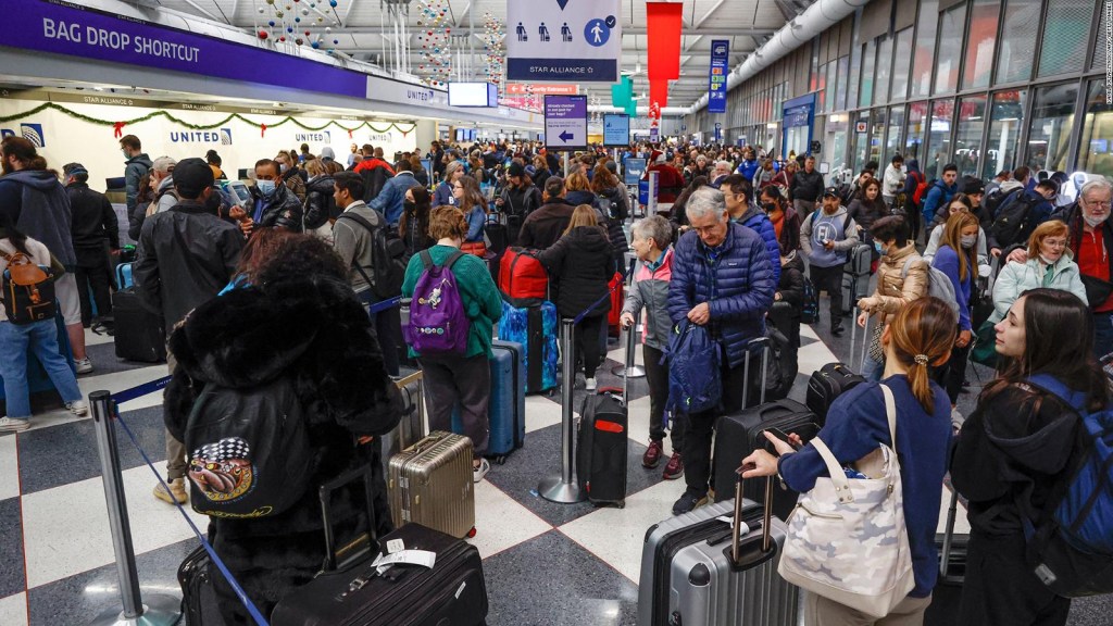 Caos en los aeropuertos de EE.UU. por tormenta invernal